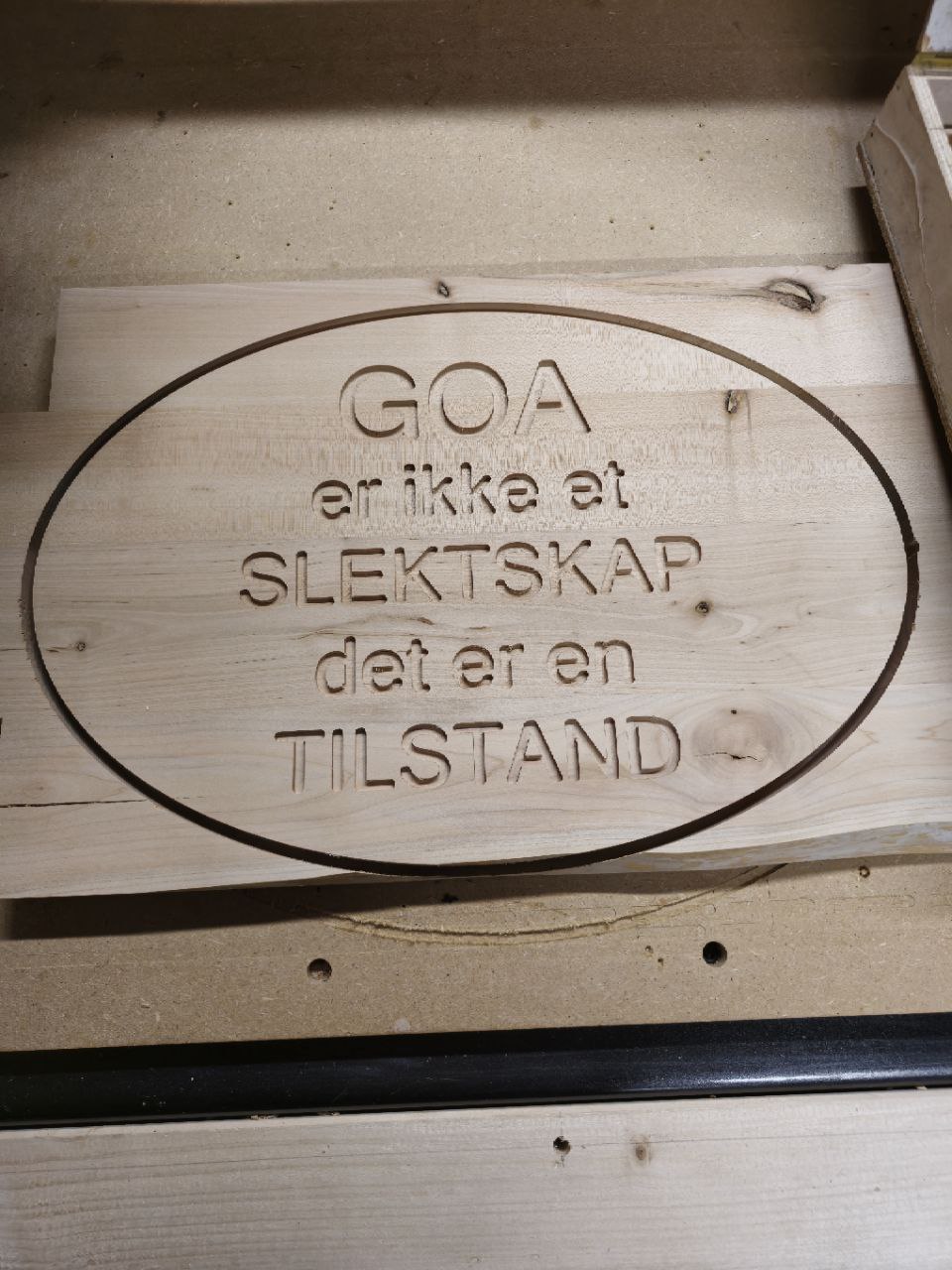 CNC-gravert tilpasset treskilt